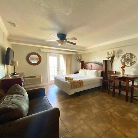 Beso Del Sol Resort 더니든 외부 사진